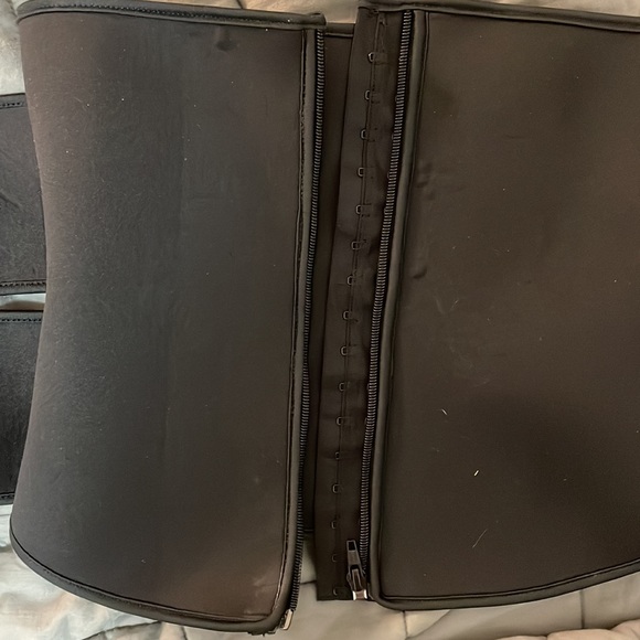 Workout waist trainer - Picture 3 of 3